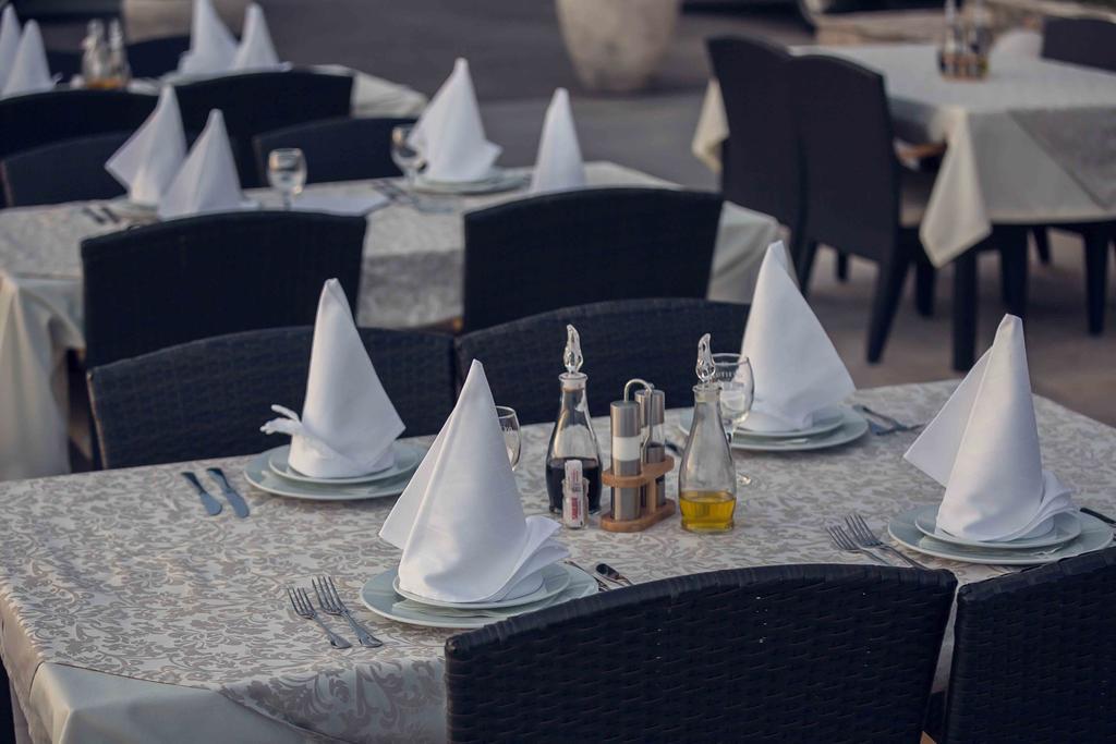 Love Live Hotel Sutomore Bagian luar foto