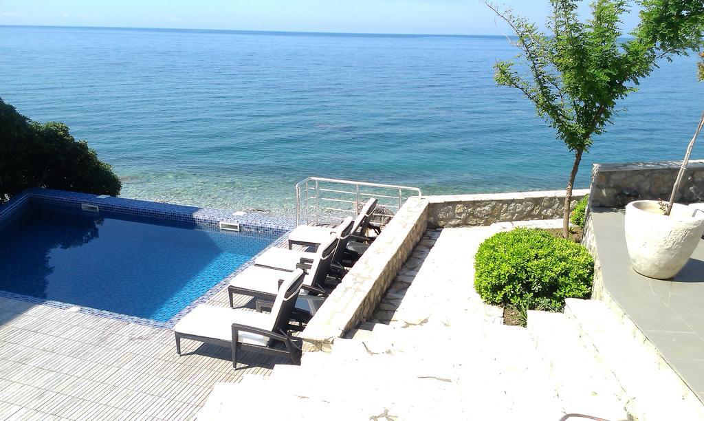 Love Live Hotel Sutomore Bagian luar foto