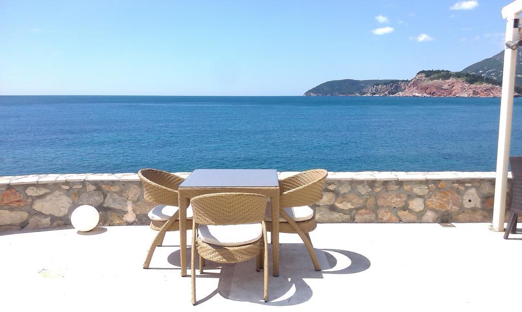 Love Live Hotel Sutomore Bagian luar foto