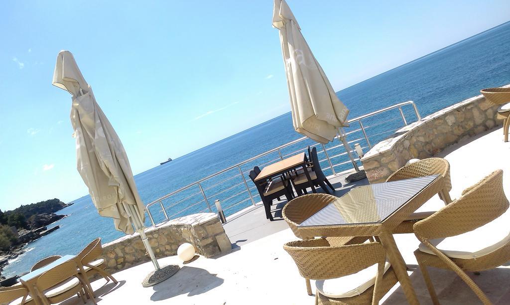 Love Live Hotel Sutomore Bagian luar foto