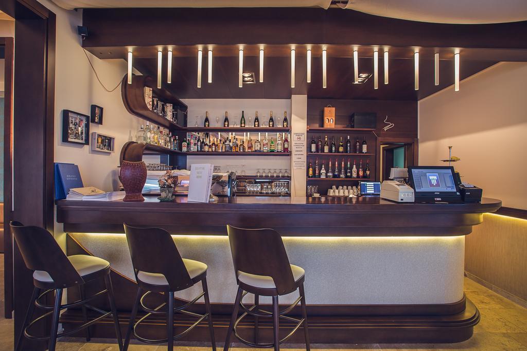 Love Live Hotel Sutomore Bagian luar foto