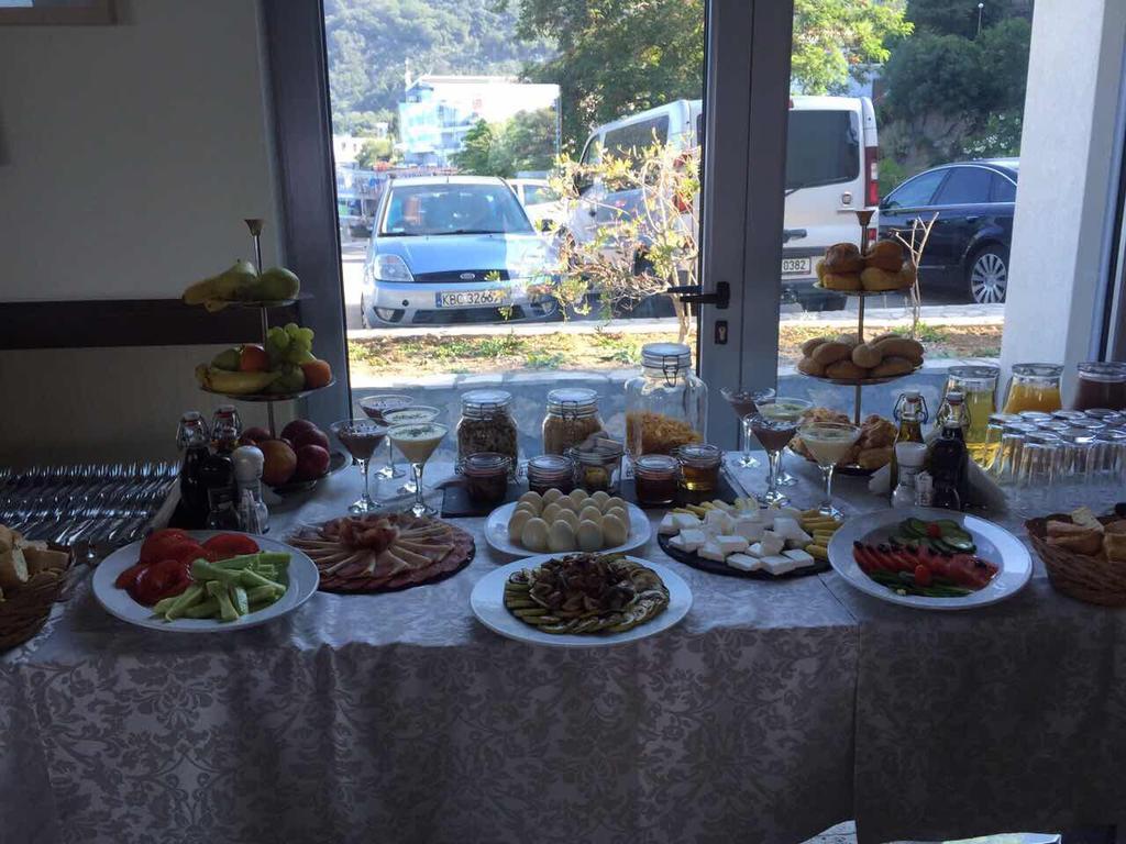 Love Live Hotel Sutomore Bagian luar foto