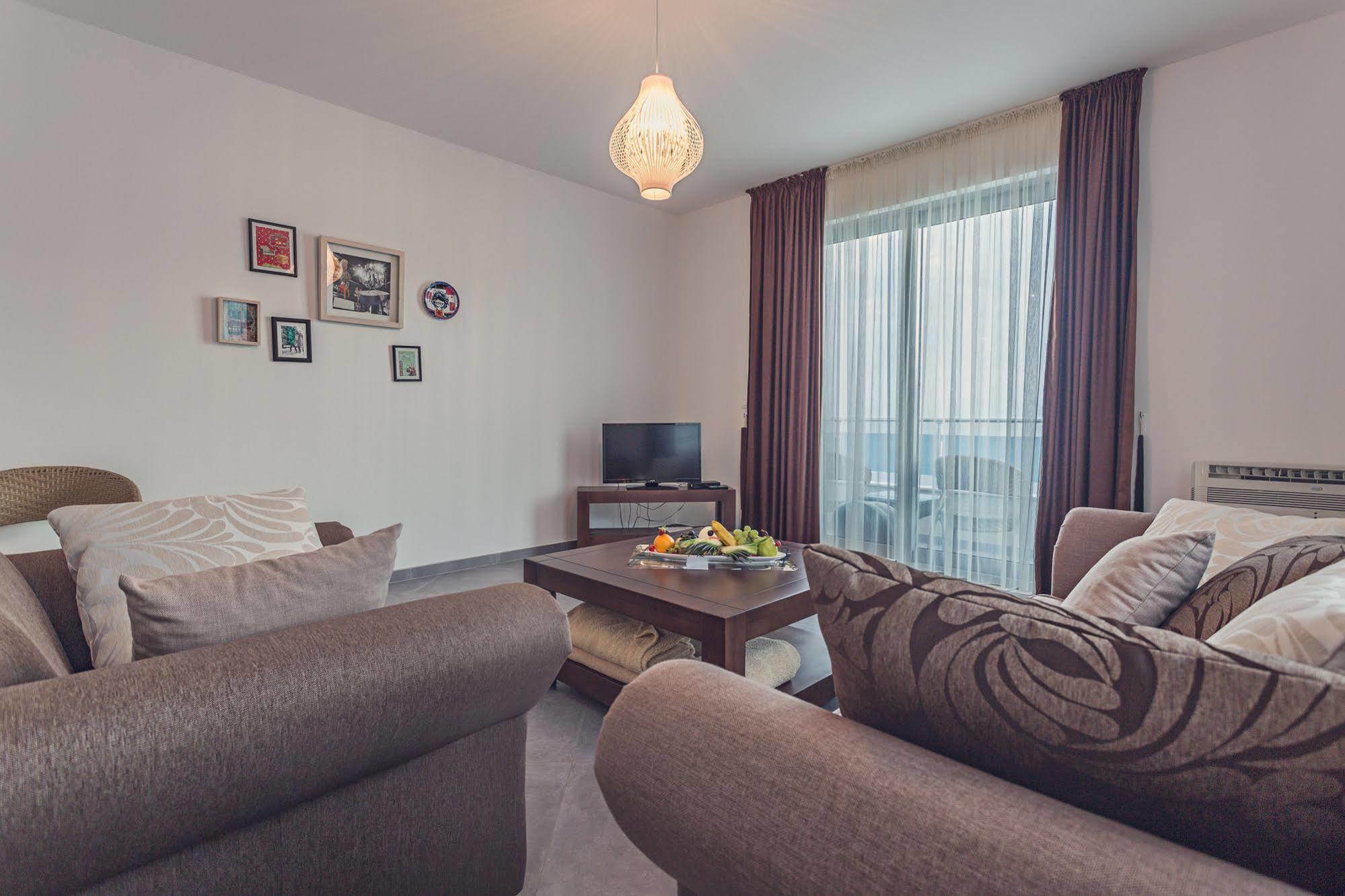 Love Live Hotel Sutomore Bagian luar foto