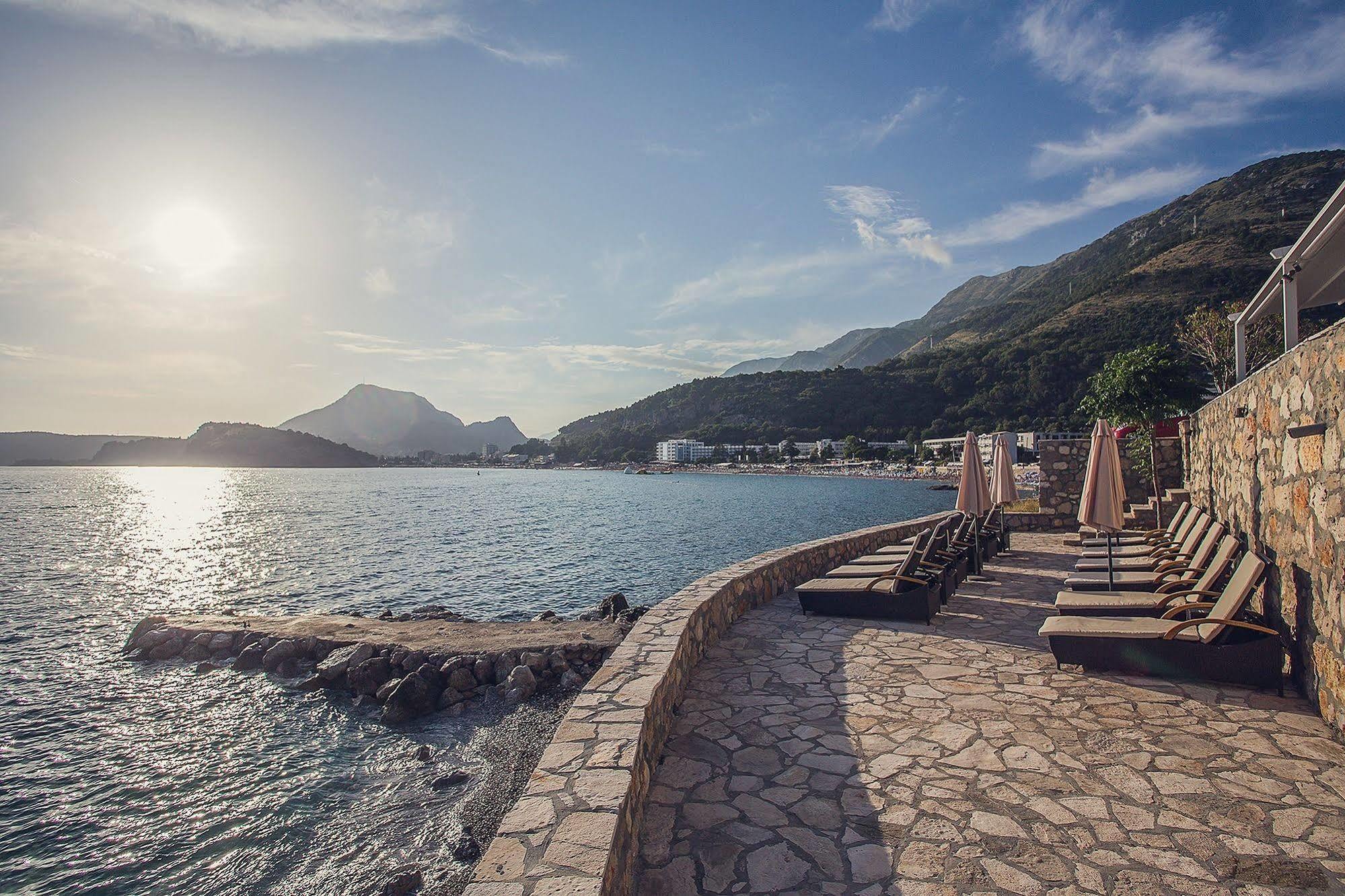 Love Live Hotel Sutomore Bagian luar foto