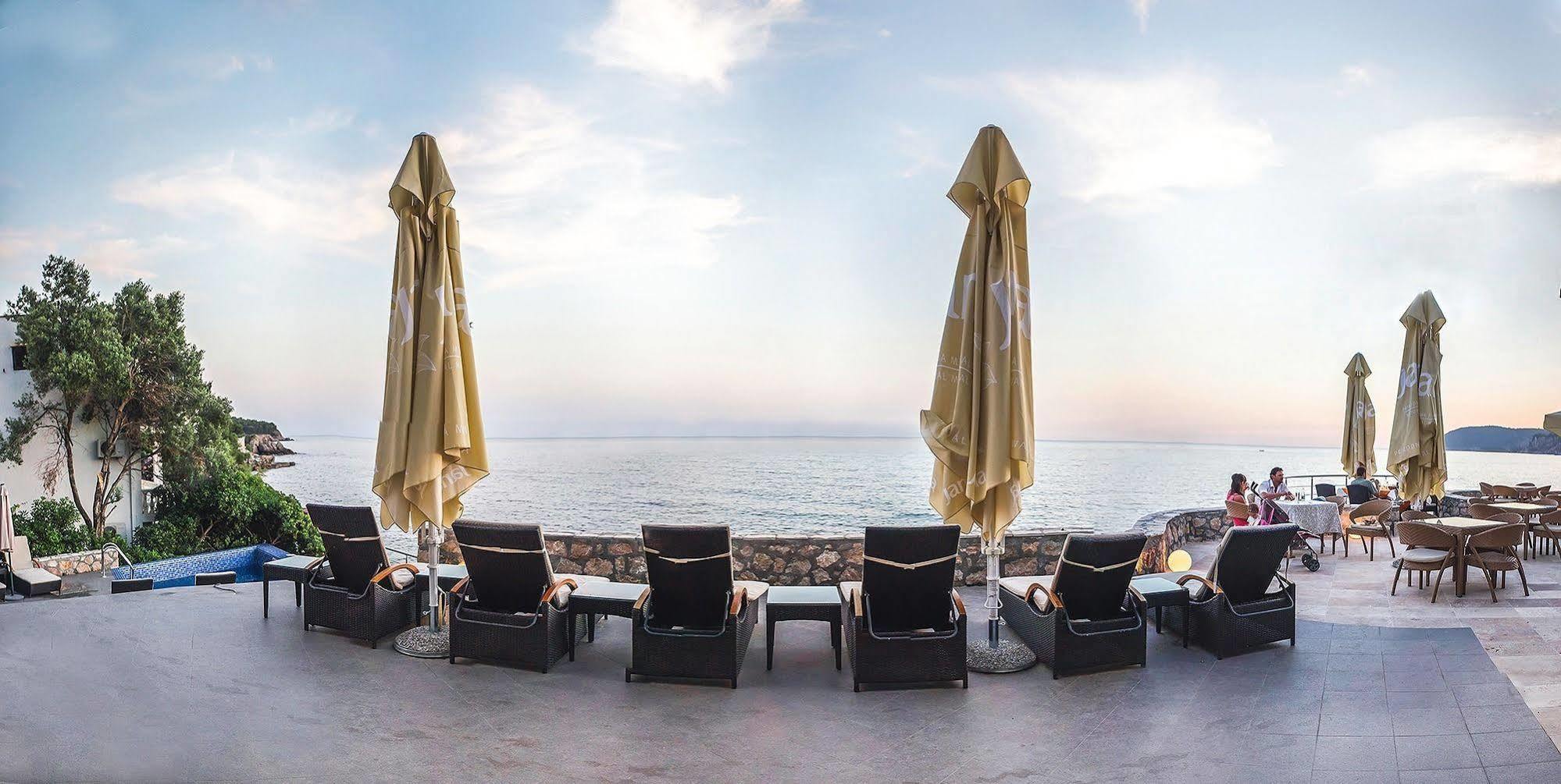 Love Live Hotel Sutomore Bagian luar foto